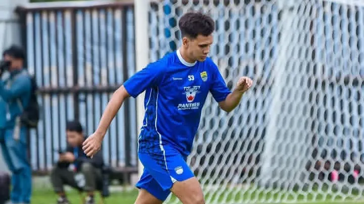 Persib Bandung Pinjamkan Rezaldi dan Hamra Hehanussa ke Persik