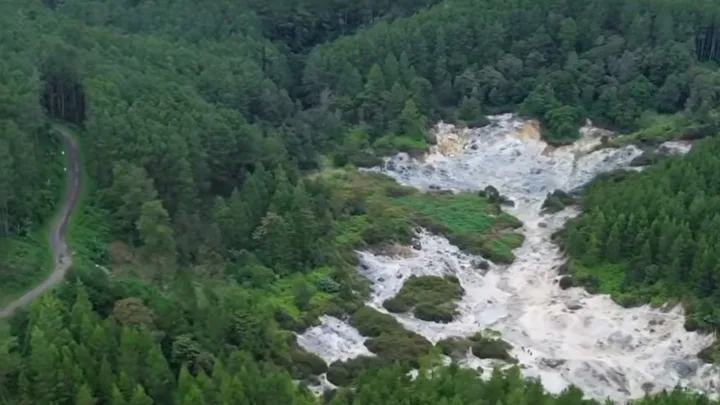 Kawah Karaha Bodas, Wisata Vulkanik Eksotis di Tasikmalaya