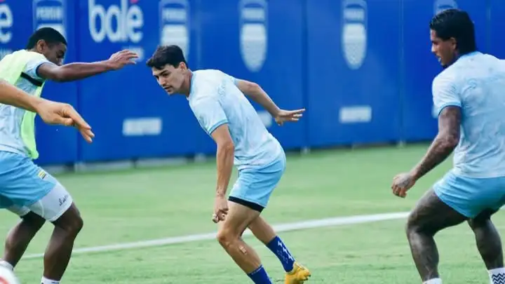 Kabar Buruk! Persib Tanpa 2 Bek Kunci  Saat Lawan Semen Padang